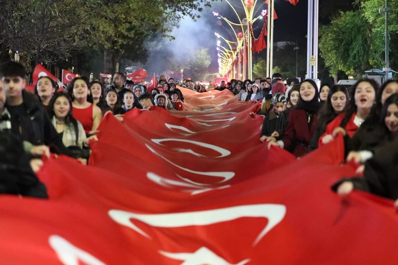ERZİNCAN'DA 29 EKİM CUMHURİYET BAYRAMI DOLAYISIYLA FENER ALAYI VE BAYRAK YÜRÜYÜŞÜ...