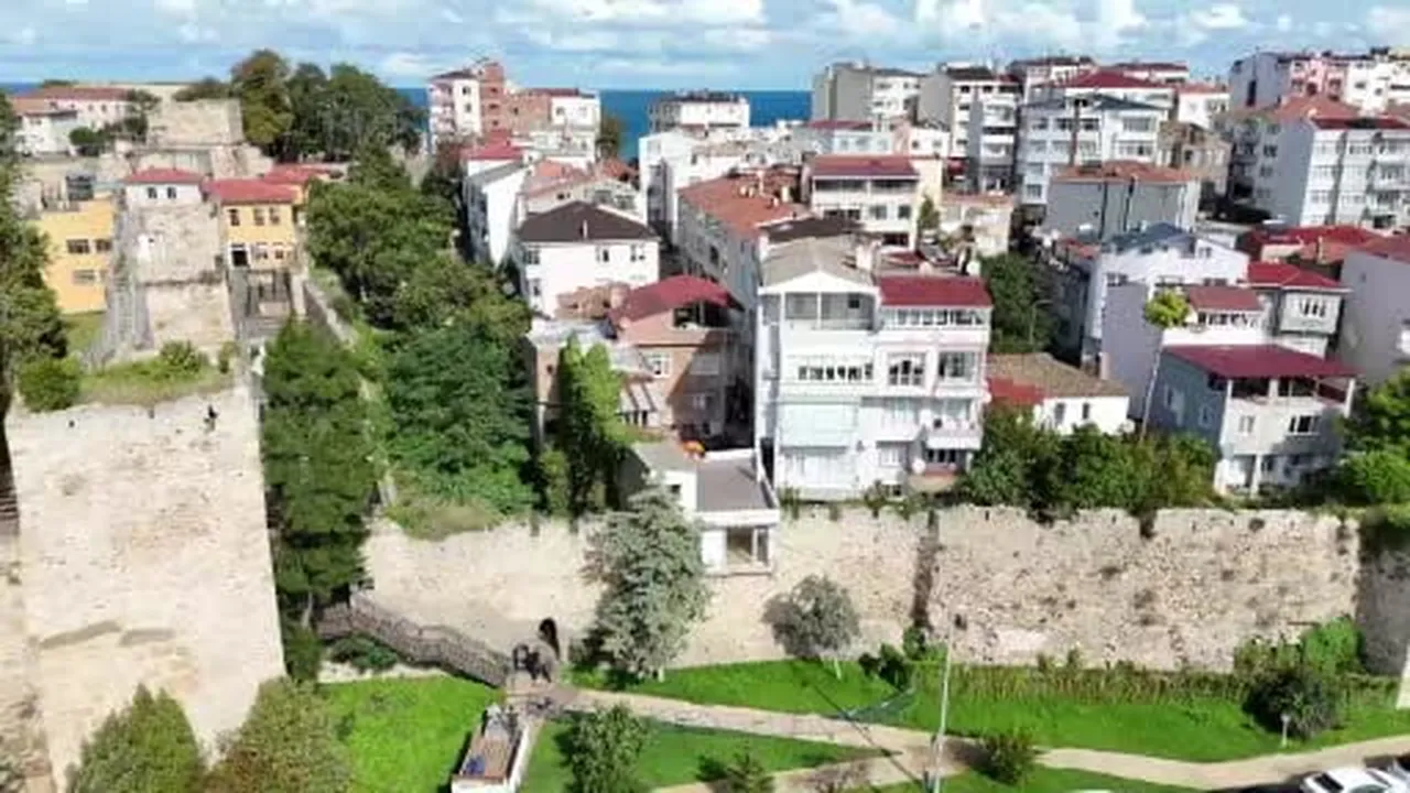 Sinop'ta "Kalekondu" yıkımları başladı
