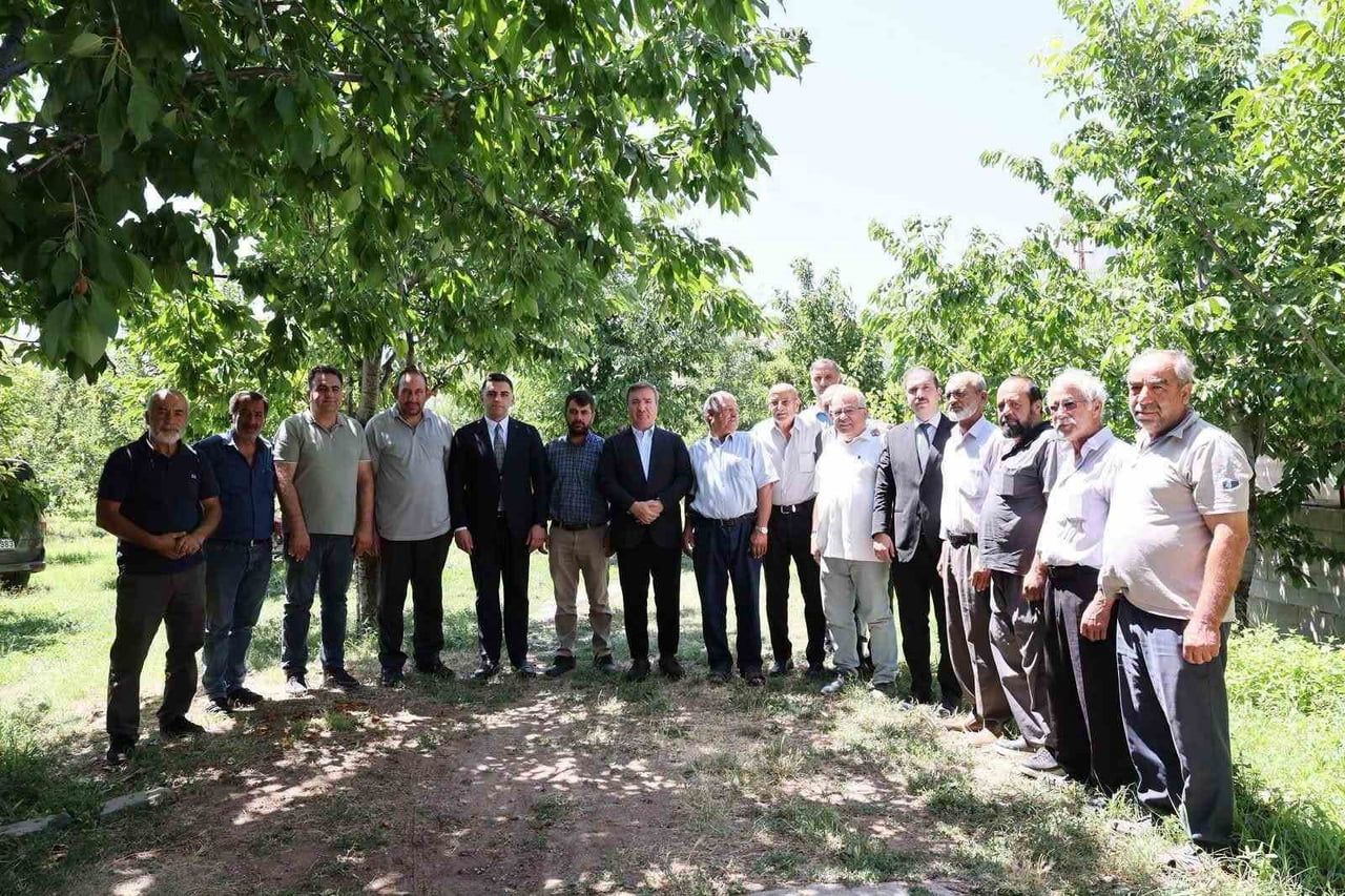 ERZİNCAN VALİSİ HAMZA AYDOĞDU, MERKEZ ORTAYURT KÖYÜNÜ ZİYARET EDEREK KÖY SAKİNLERİYLE BİR ARAYA...