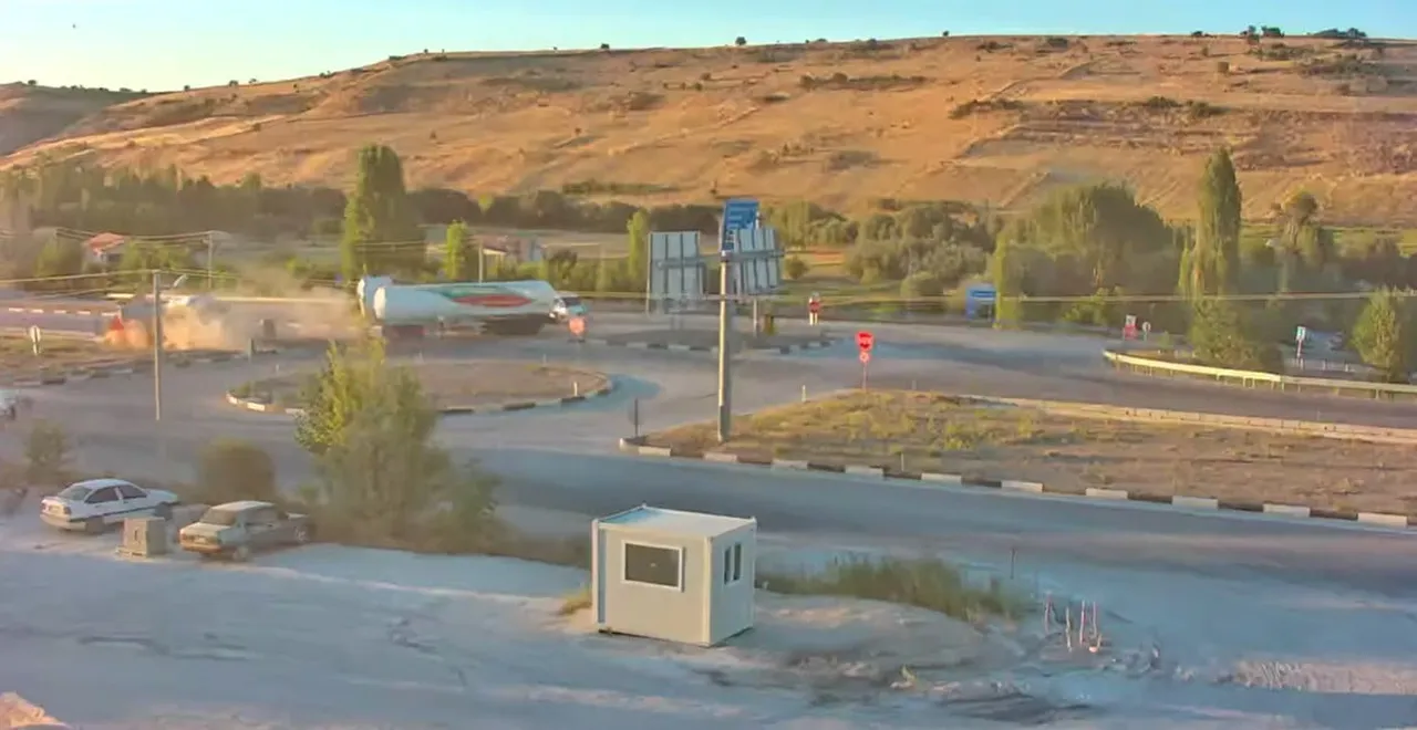 ISPARTA’NIN YALVAÇ İLÇESİNDE KAMYON İLE SIVILAŞTIRILMIŞ GAZ TANKERİ KAVŞAKTA ÇARPIŞTI. KAZADA...