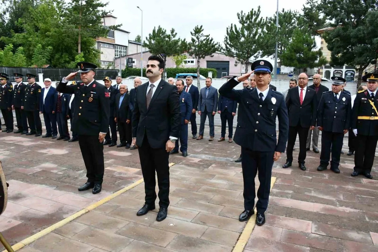 KAYSERİ'NİN TOMARZA İLÇESİNDE 30 AĞUSTOS ZAFER BAYRAMI’NIN 104. YIL DÖNÜMÜ MÜNASEBETİYLE ÇELENK...