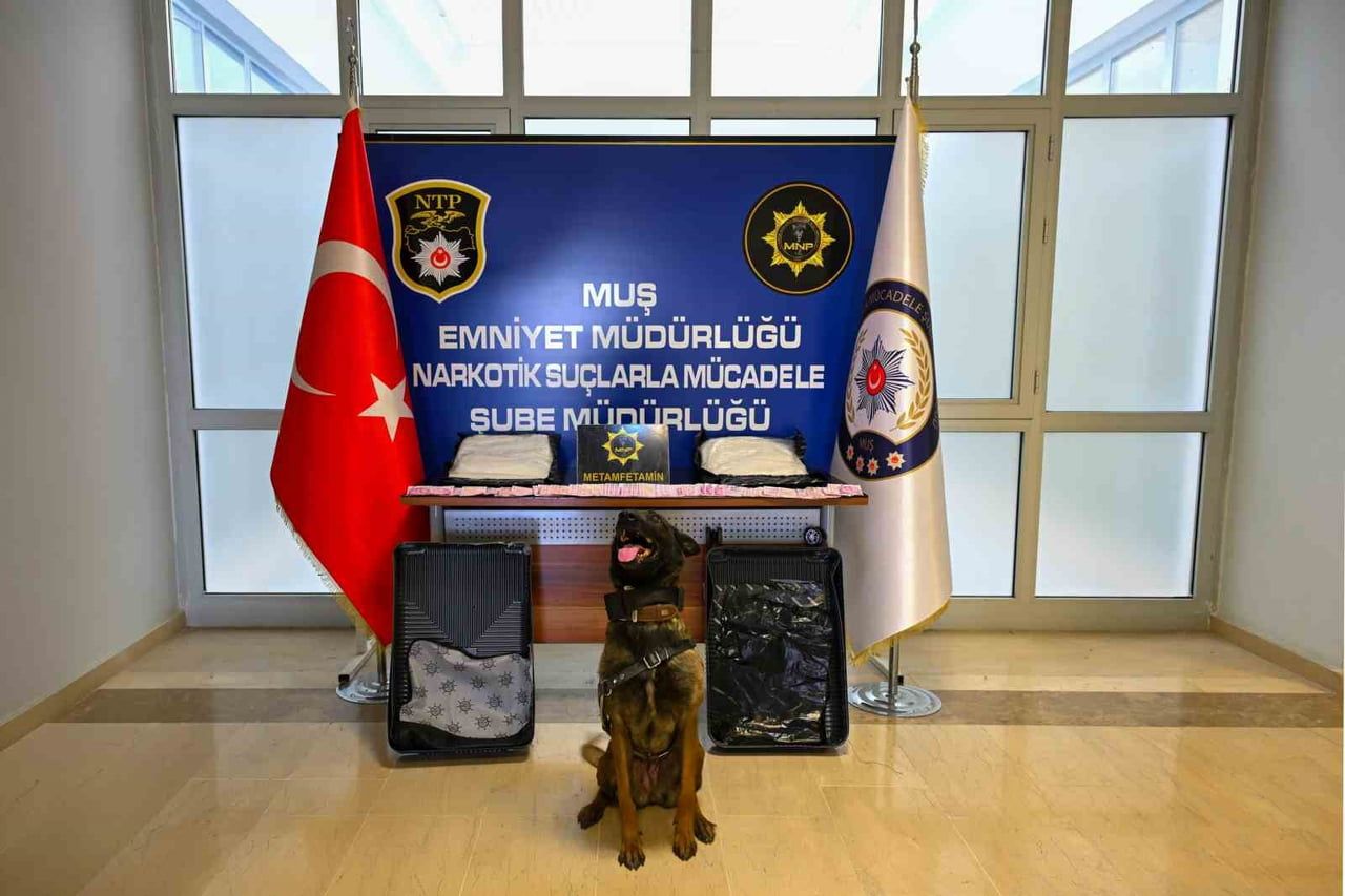 MUŞ EMNİYET MÜDÜRLÜĞÜ EKİPLERİNCE DÜZENLENEN OPERASYONDA, VALİZE GİZLENMİŞ 3 KİLO 93 GRAM...