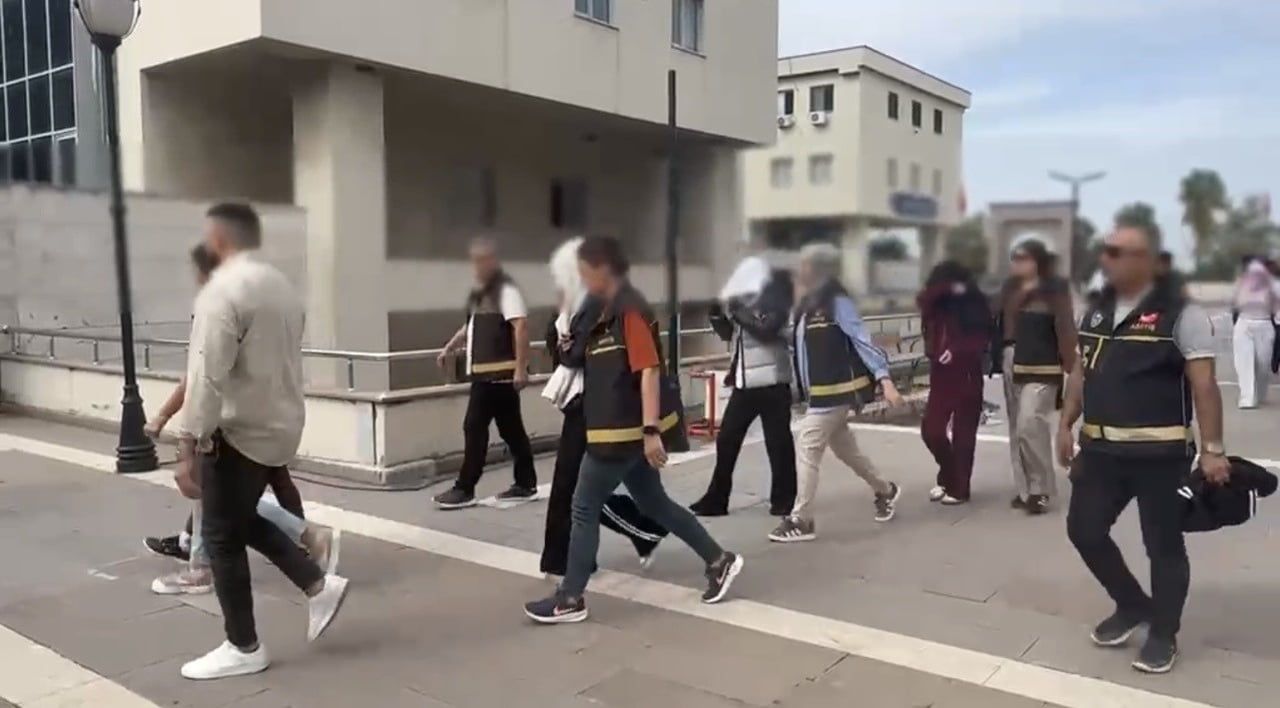 OSMANİYE’DE DÜZENLENEN FUHUŞ OPERASYONUNDA GÖZALTINA ALINAN 14 ŞÜPHELİDEN 8’İ...