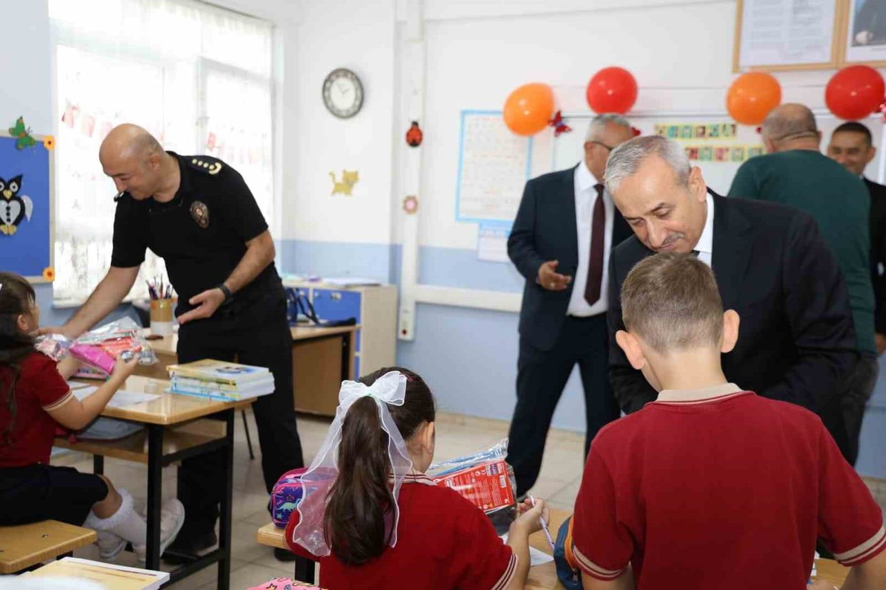 TÜRKİYE POLİS EMEKLİLERİ SOSYAL YARDIM DERNEĞİ KARABÜK İL TEMSİLCİLİĞİ TARAFINDAN ÖĞRENCİLERE...