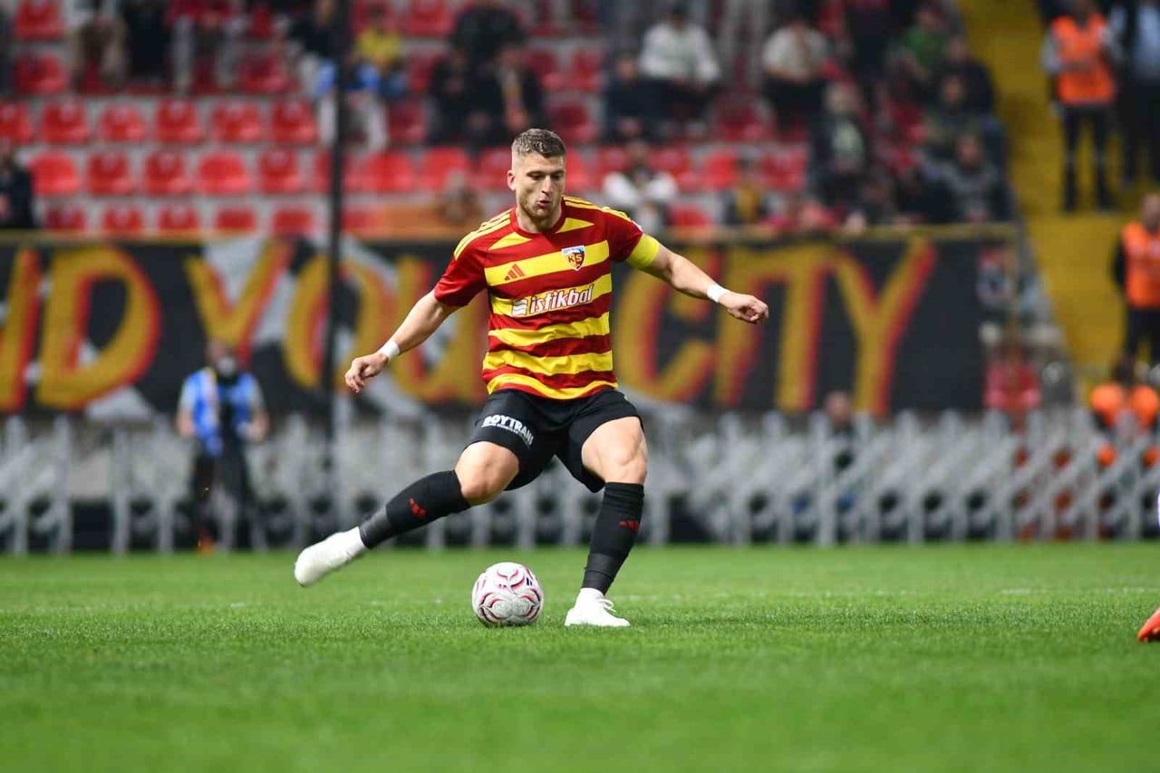1. LİG EKİPLERİNDEN KAYSERİSPOR'UN TAKIM KAPTANI SEMİH GÜLER, SARI KART CEZALISI OLDUĞU İÇİN...