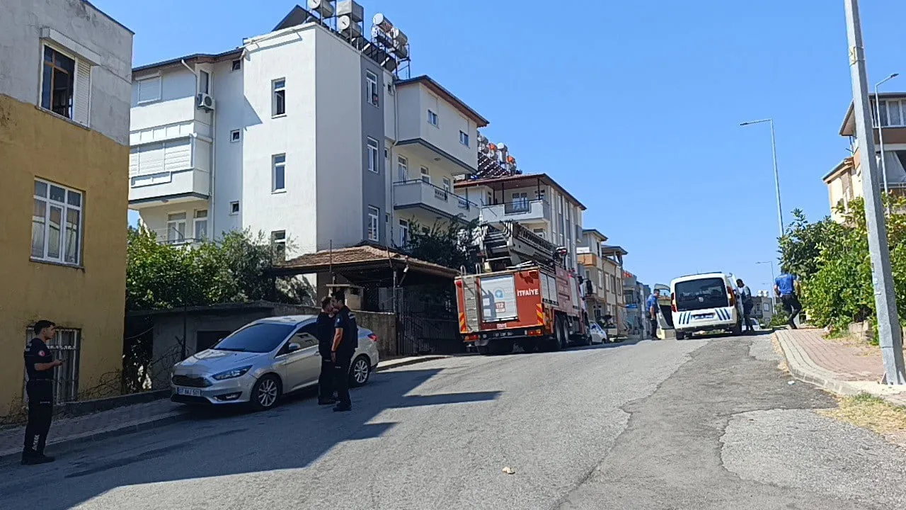 ANTALYA’NIN MANAVGAT İLÇESİNDE 112 ACİL ÇAĞRI MERKEZİ’NE YAPILAN “ÇATIDA İNTİHAR GİRİŞİMİ” İHBARI...
