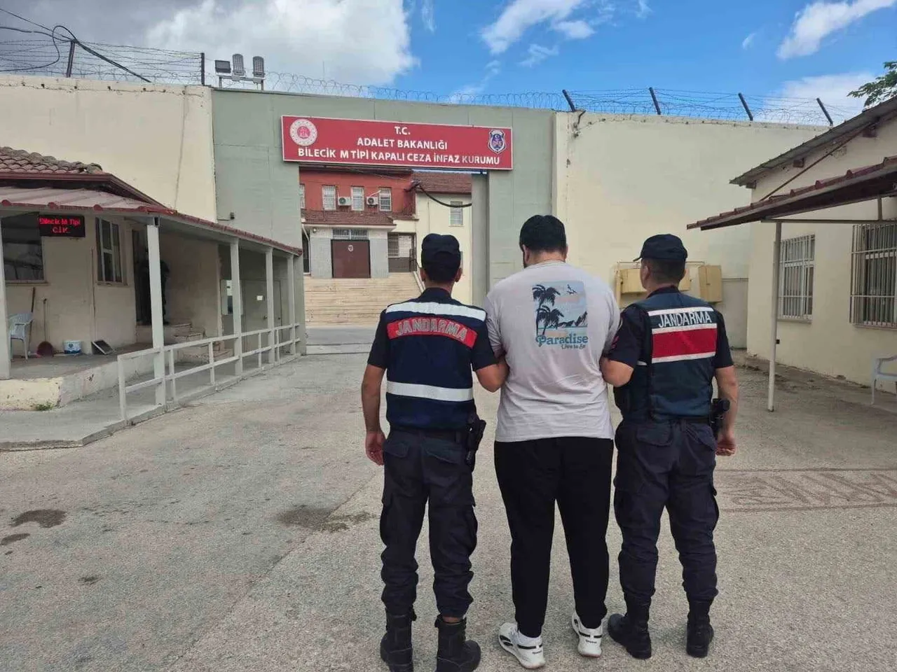 BİLECİK’TE ‘UYUŞTURUCU VEYA UYARICI MADDE TİCARETİ YAPMA VEYA SAĞLAMA’ SUÇUNDAN ARANAN ŞAHIS...