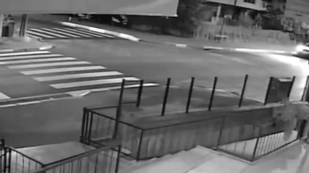 Koruma polislerini taşıyan araç otomobille böyle çarpıştı: 2 polis yaralandı