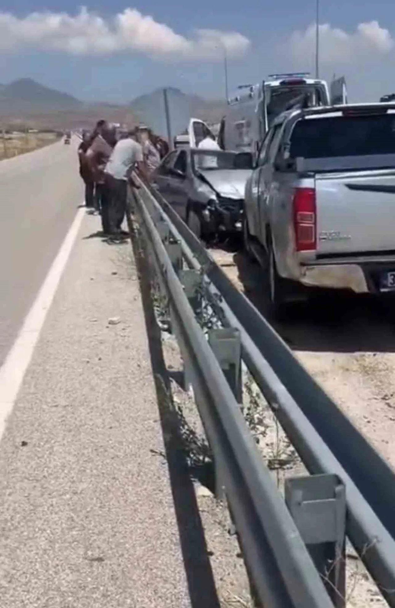 KAYSERİ’NİN DEVELİ İLÇESİNDE OTOMOBİLLE KAMYONETİN KAFA KAFAYA ÇARPIŞTIĞI TRAFİK KAZASINDA, 1 KİŞİ...