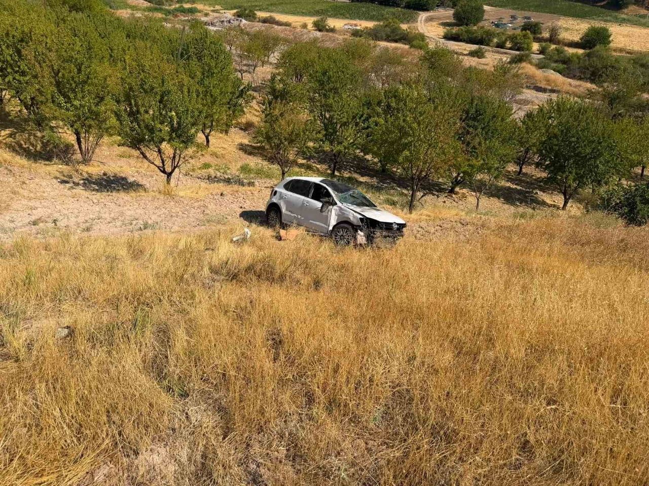 ADIYAMAN’DA KONTROLDEN ÇIKAN OTOMOBİLİN TAKLALAR ATARAK TARLAYA YUVARLANMASI SONUCU 1 KİŞİ...