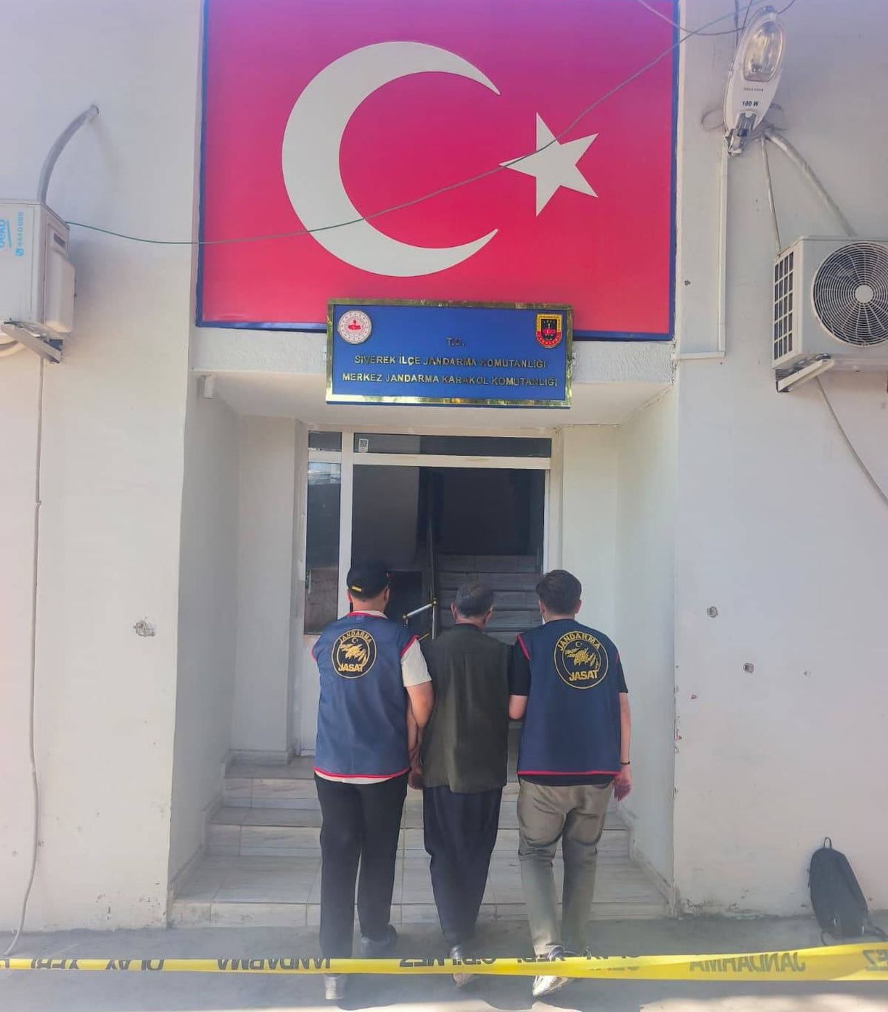 17 YIL 8 AY HAPİS CEZASIYLA ARANAN ŞAHIS YAKALANDI