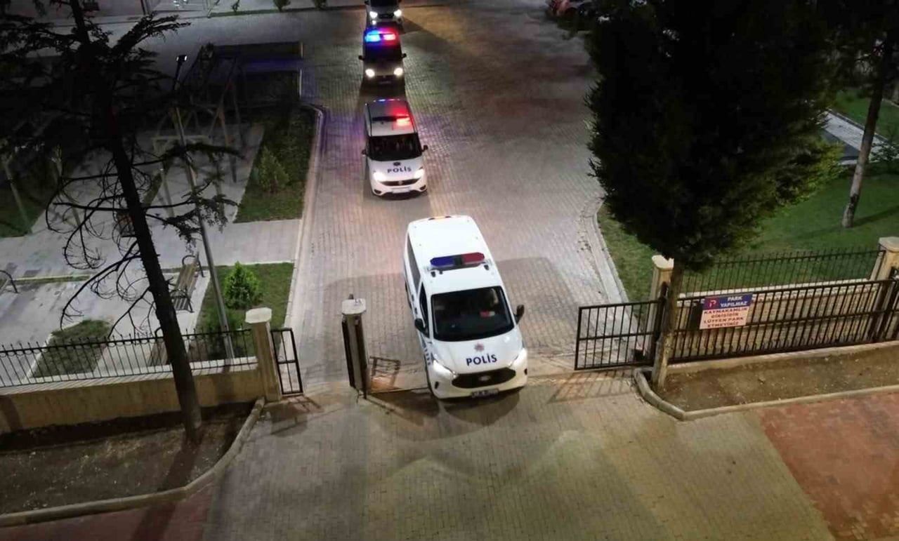GEDİZ MERKEZLİ UYUŞTURUCU OPERASYONUNDA 24 GÖZALTI
