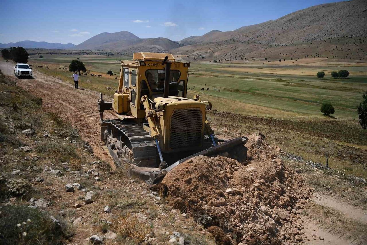 KAYSERİ BÜYÜKŞEHİR BELEDİYESİ, KIRSAL MAHALLELERDE ULAŞIM ALTYAPISINI GÜÇLENDİRMEYE YÖNELİK...