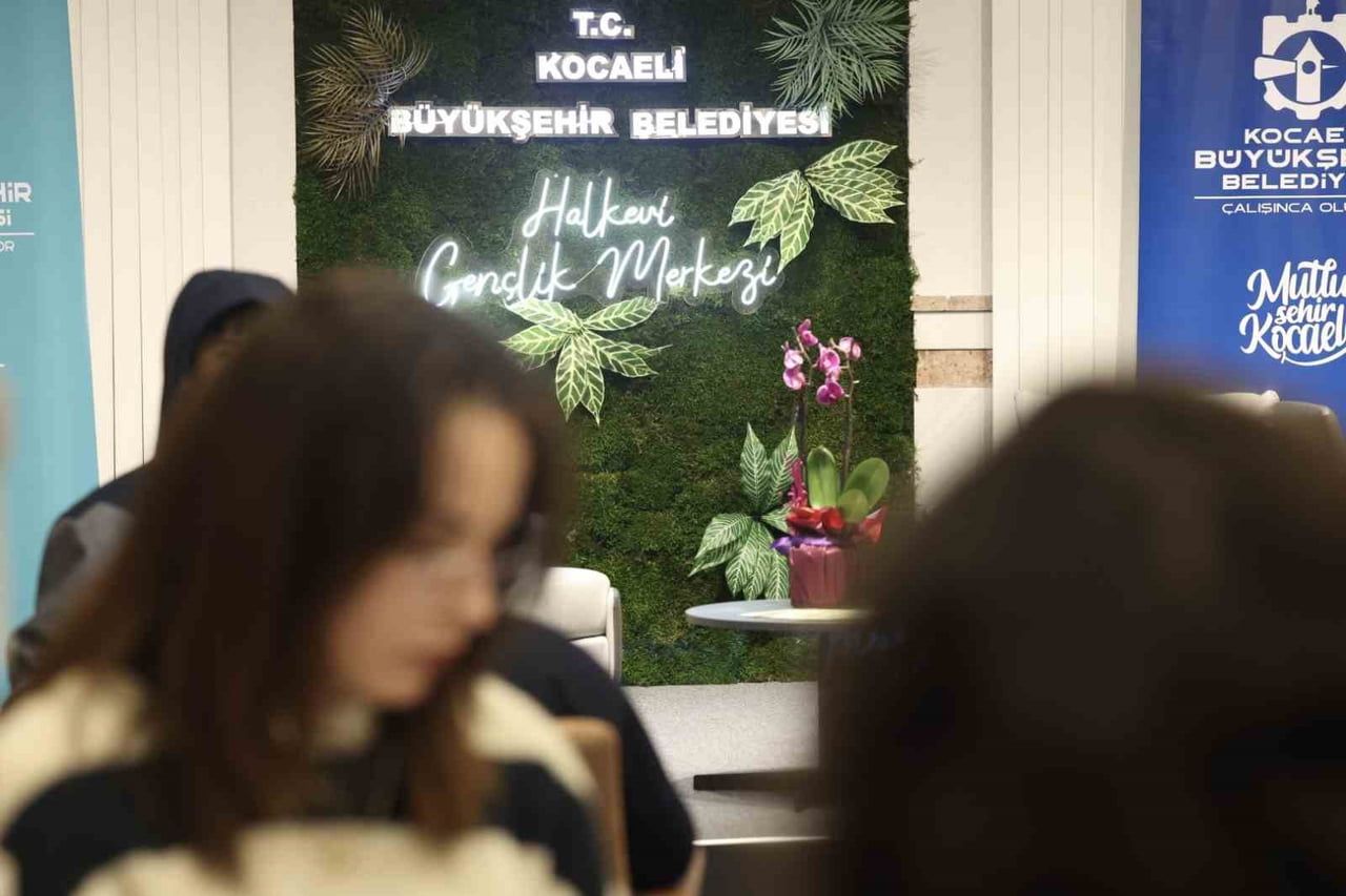 KOCAELİ'DE GENÇLERİN KÜLTÜR, SANAT VE EĞİTİM ALANLARINDA ÜCRETSİZ FAYDALANDIĞI HALKEVİ GENÇLİK...