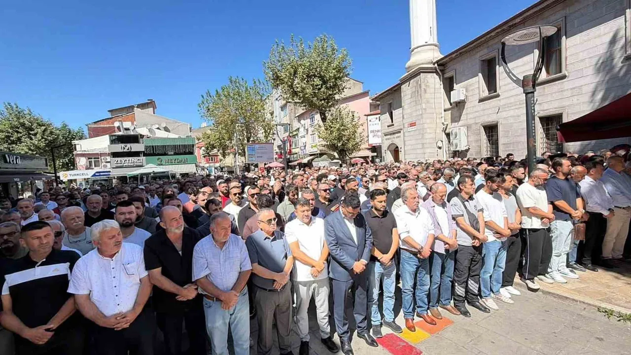 ZONGULDAK (İHA) - ZONGULDAK’IN ALAPLI İLÇESİNDE YARDIM GÖNÜLLÜSÜ OLARAK TANINAN TUNCAY ÇİL, SON...