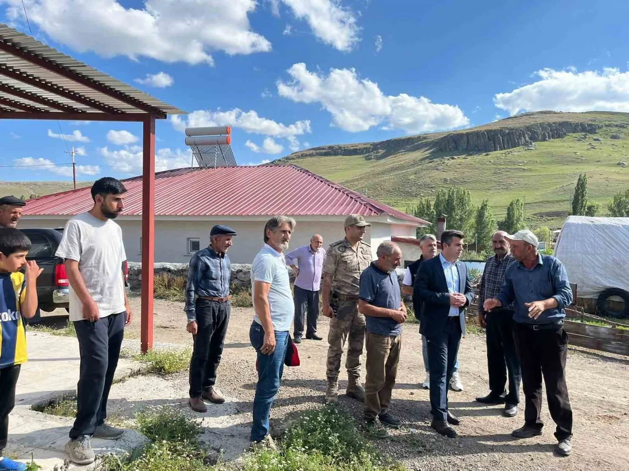 SUSUZ’DA KAYMAKAM ÖZTÜRK’TEN KÖY ZİYARETLERİ(KARS-İHA)