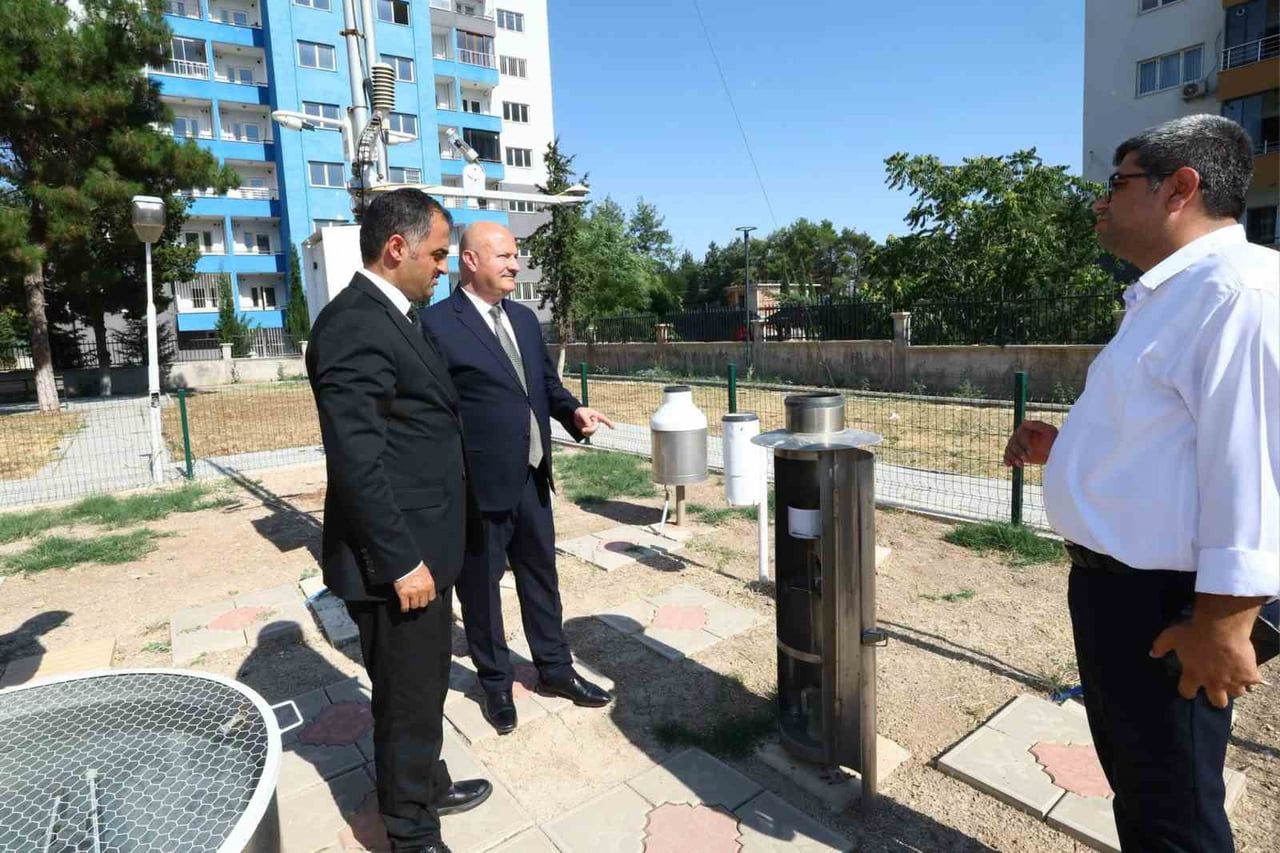 ADIYAMAN VALİSİ ABDULLAH KÜÇÜK, METEOROLOJİ İL MÜDÜRLÜĞÜNÜ ZİYARET EDEREK KURUMUN YÜRÜTTÜĞÜ...