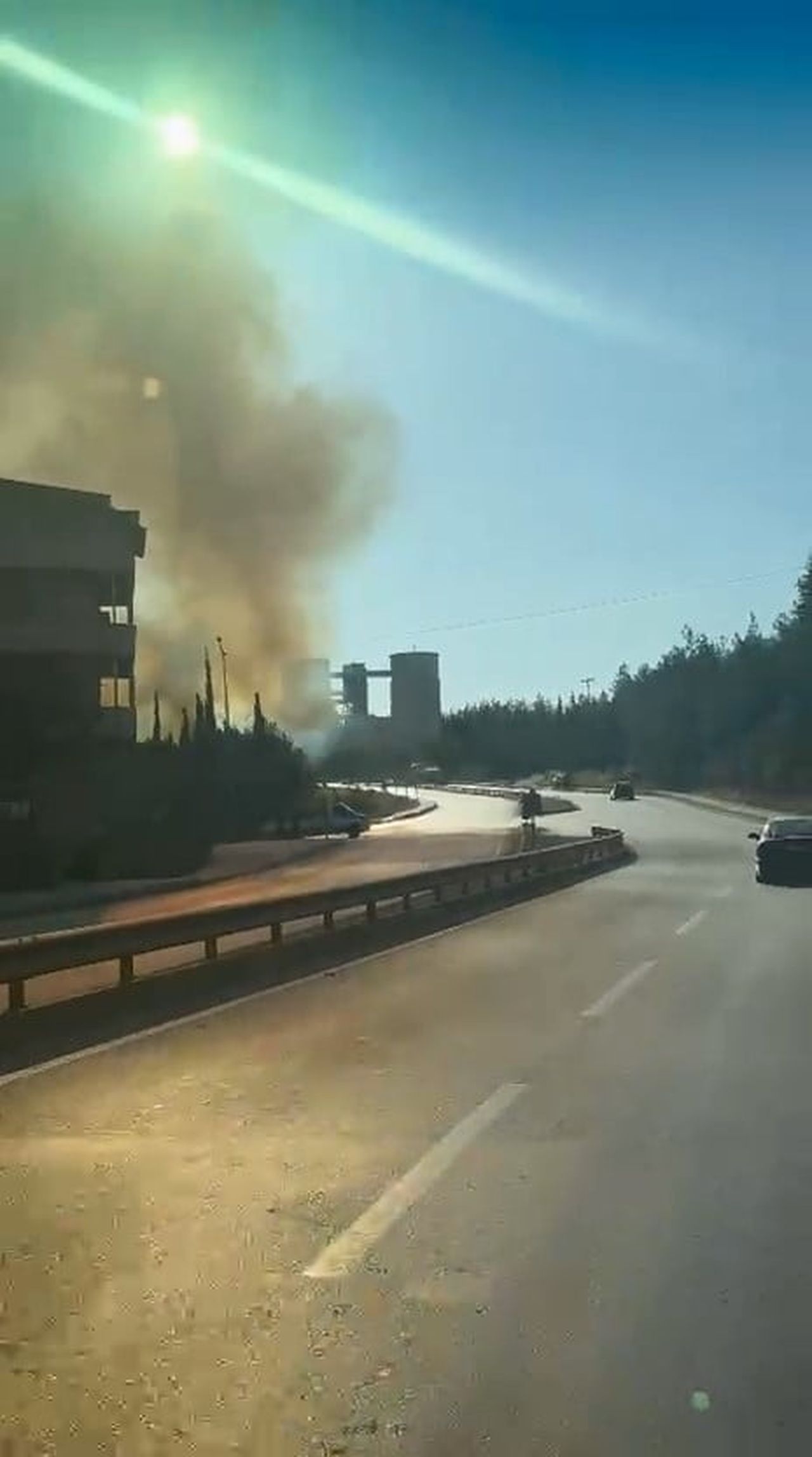 BURSA'DA AĞAÇLIK ALANDA ÇIKAN YANGIN, KISA SÜREDE BÜYÜDÜ. ALEV ALEV YANAN AĞAÇLAR AMATÖR KAMERAYA...