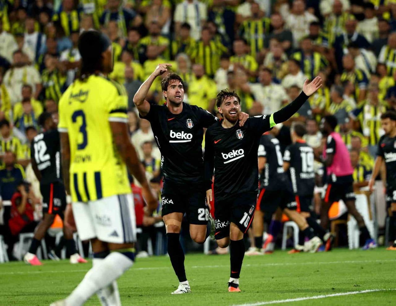 TRENDYOL SÜPER LİG'İN 4. HAFTASINDA BEŞİKTAŞ, DEPLASMANDA KARŞILAŞTIĞI FENERBAHÇE'Yİ 2-1 MAĞLUP...