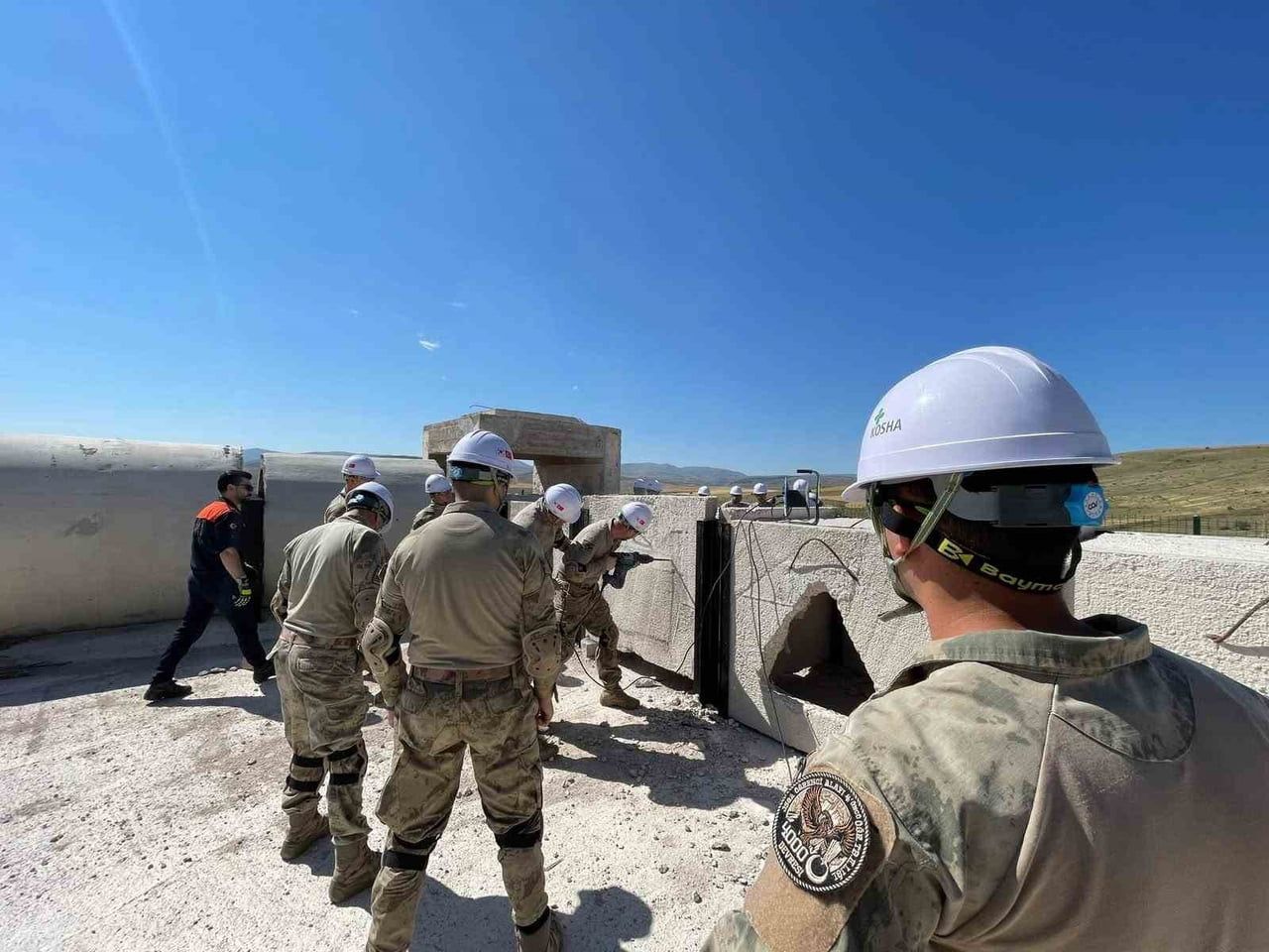 BAYBURT'TA JANDARMA PERSONELİNE ENKAZDA ARAMA KURTARMA EĞİTİMİ
