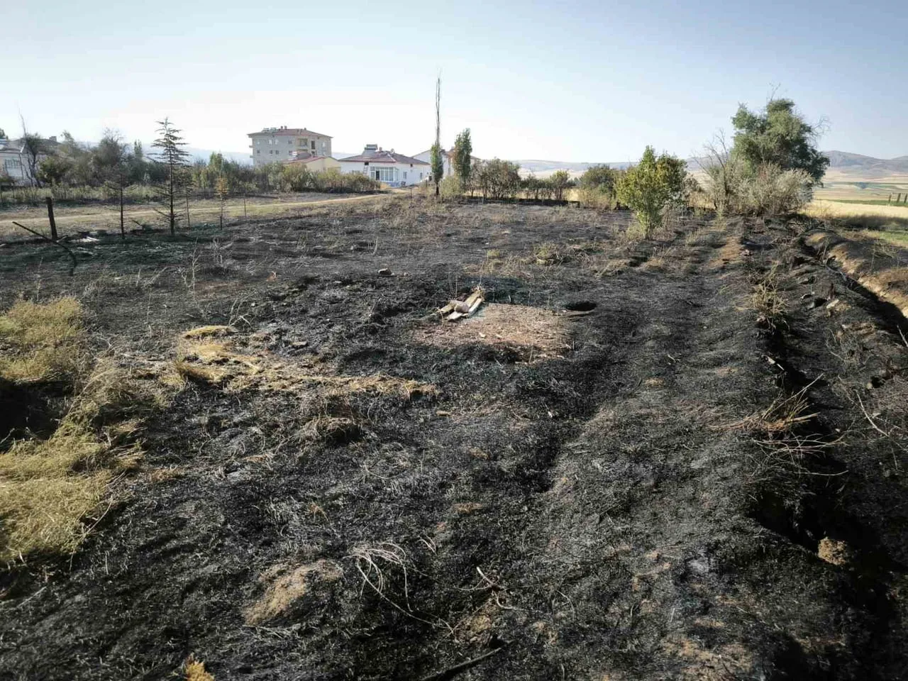 SİVAS’IN ALTINYAYLA İLÇE MERKEZİNDE MEYDANA GELEN YANGINDA BÜYÜK TEHLİKE ATLATILDI.