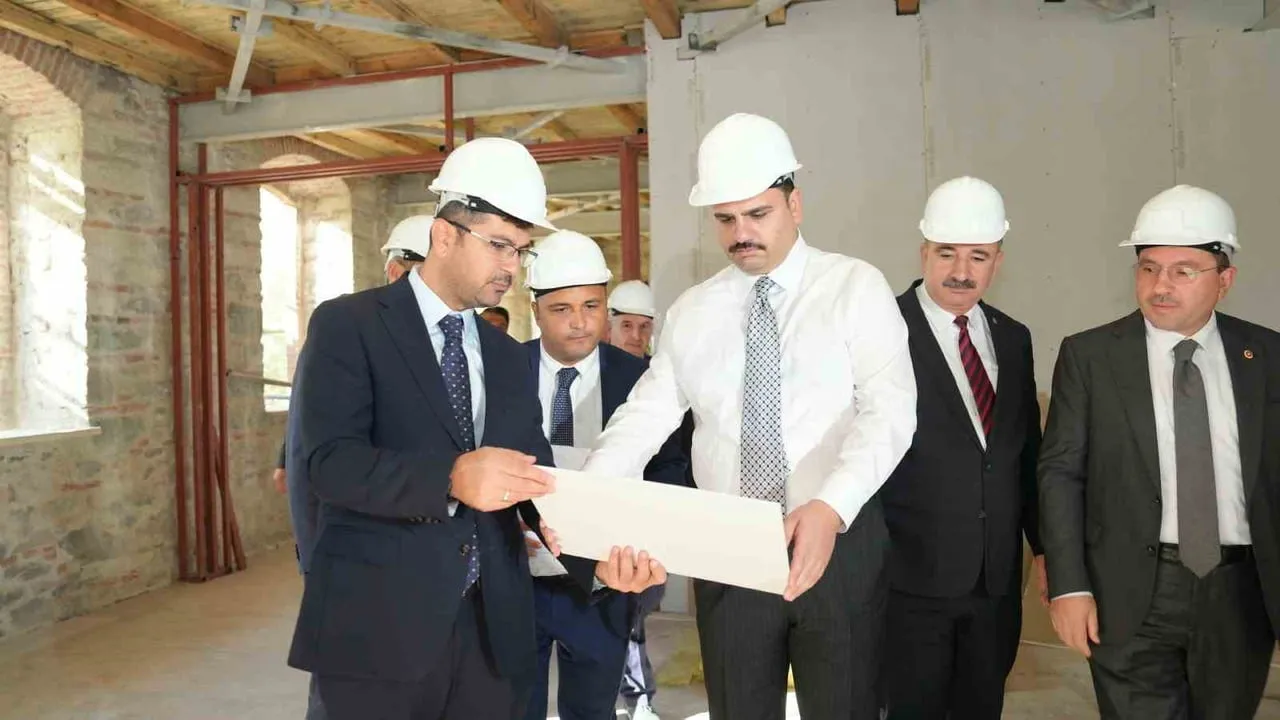 AK PARTİ GENEL SEKRETERİ VE İZMİR MİLLETVEKİLİ EYYÜP KADİR İNAN, KÜTÜPHANEYE DÖNÜŞTÜRÜLEN...