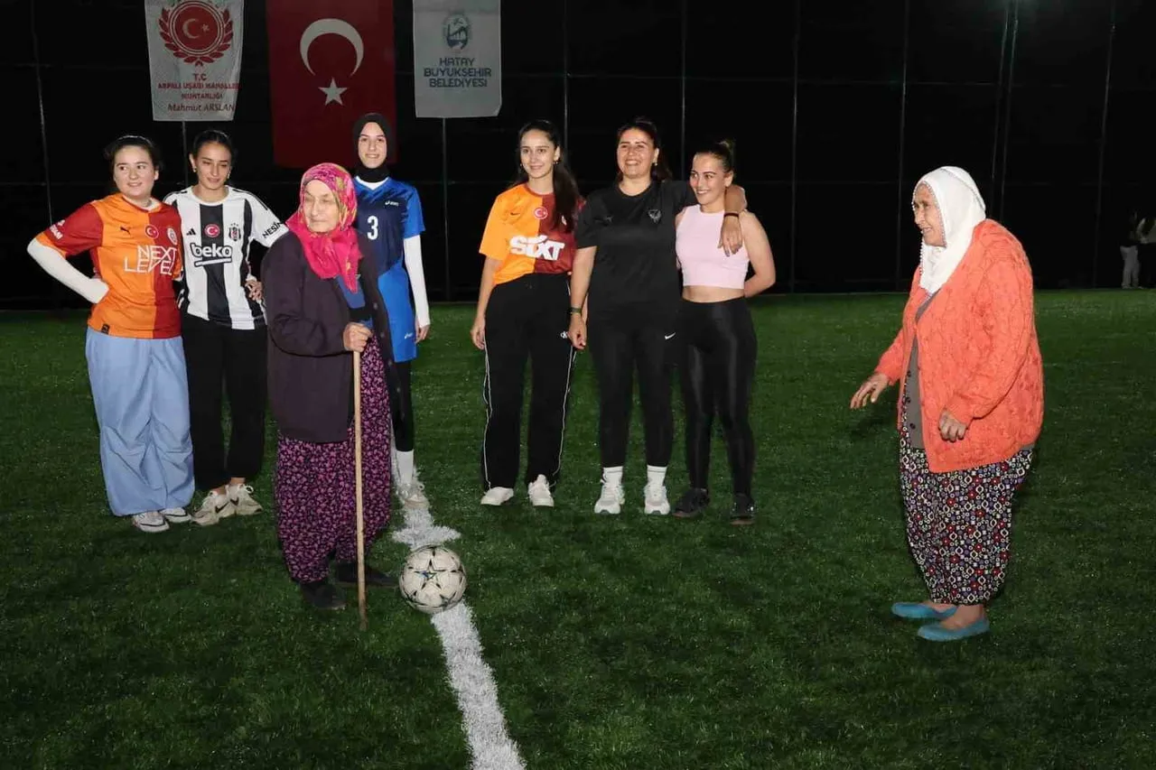 HATAY’IN HASSSA İLÇESİNDE YAŞAYAN KADINLAR, KURDUKLARI FUTBOL TAKIMLARIYLA CUMHURİYET BAYRAMI’NI...
