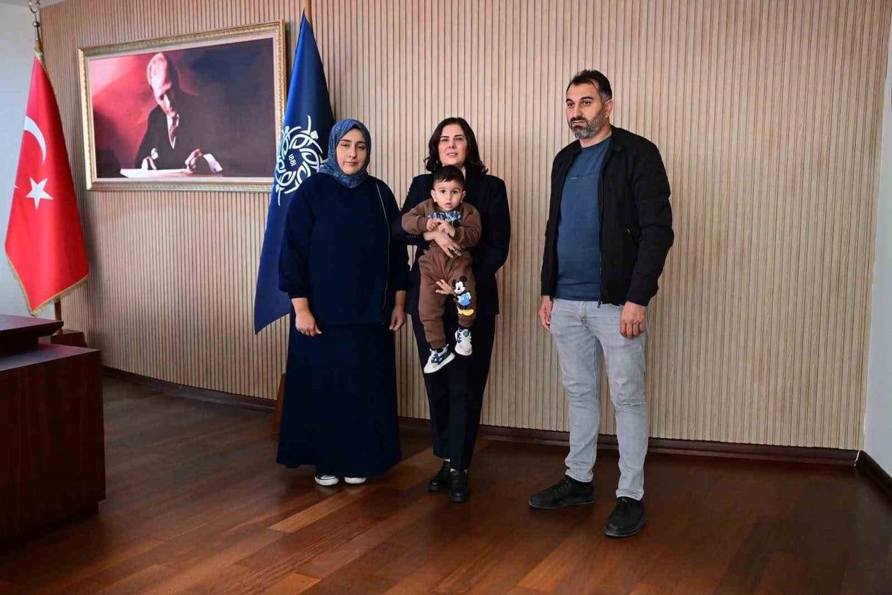 AYDIN BÜYÜKŞEHİR BELEDİYE BAŞKANI ÖZLEM ÇERÇİOĞLU, DMD KAS HASTASI MİNİK MUHAMMED SERHAT SAVAŞ...