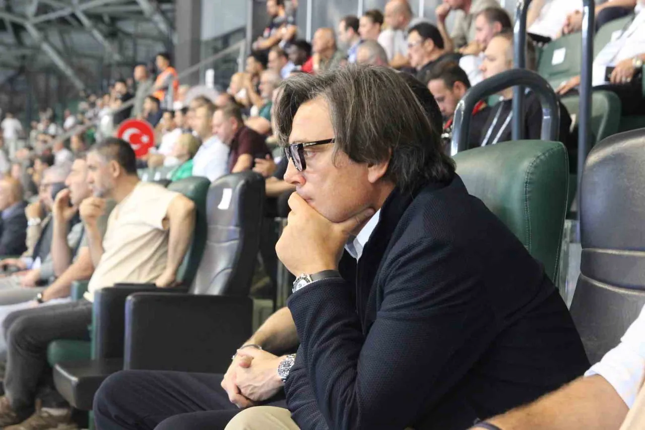A MİLLİ FUTBOL TAKIMI TEKNİK DİREKTÖRÜ VİNCENZO MONTELLA, KOCAELİSPOR- SAMSUNSPOR KARŞILAŞMASINI...