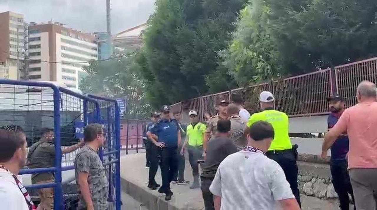TFF 3. LİG'DEKİ ZONGULDAKSPOR VE KARABÜK İDMANYURDU SPOR KARŞILAŞMASI ÖNCESİ STADYUM ÇEVRESİNDE...