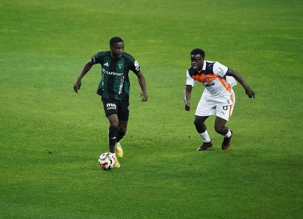 KOCAELİSPOR, GEÇTİĞİMİZ SEZON KİRALIK OLARAK YEŞİL-SİYAHLI FORMAYI GİYEN "SHOW" LAKAPLI ORTA SAHA...