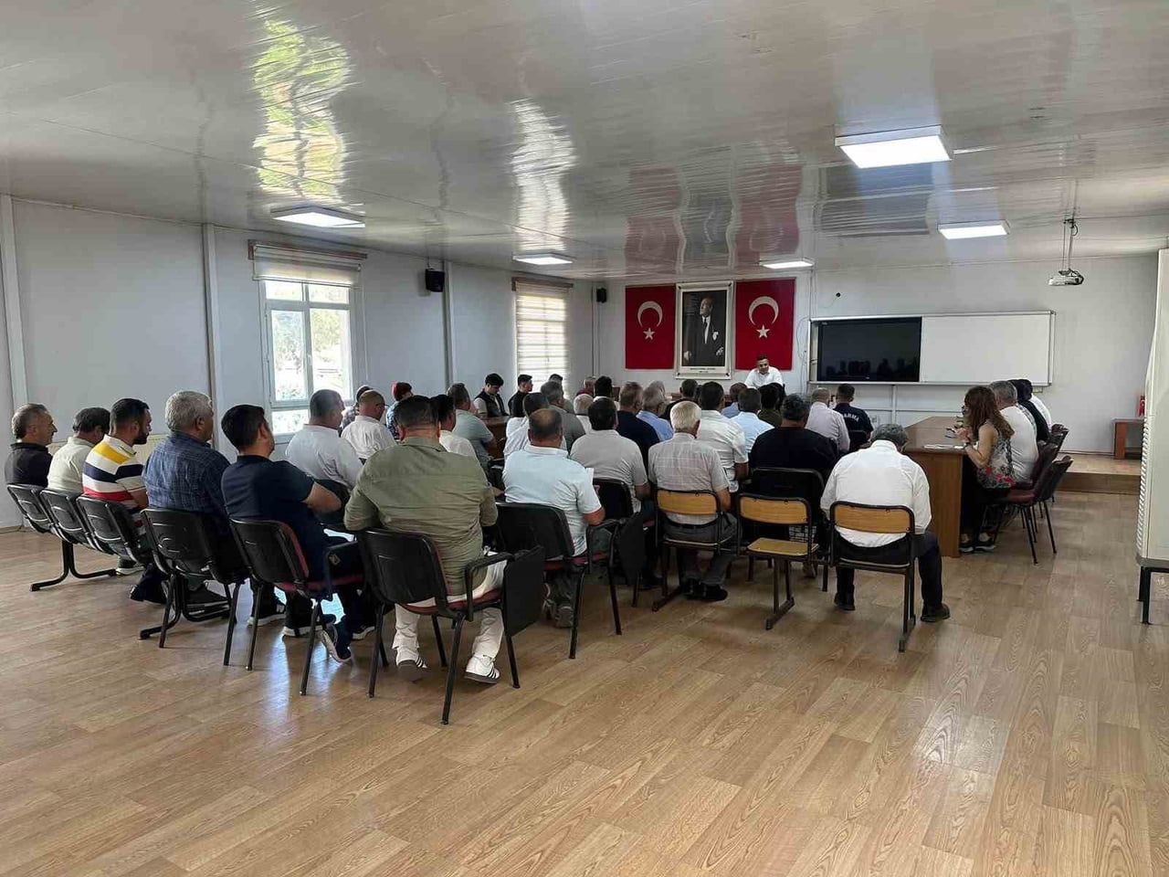 SARIGÖL KAYMAKAMI HALİL DALAK BAŞKANLIĞINDA DÜZENLENEN MUHTARLAR TOPLANTISINDA ORMAN YANGINLARINA...