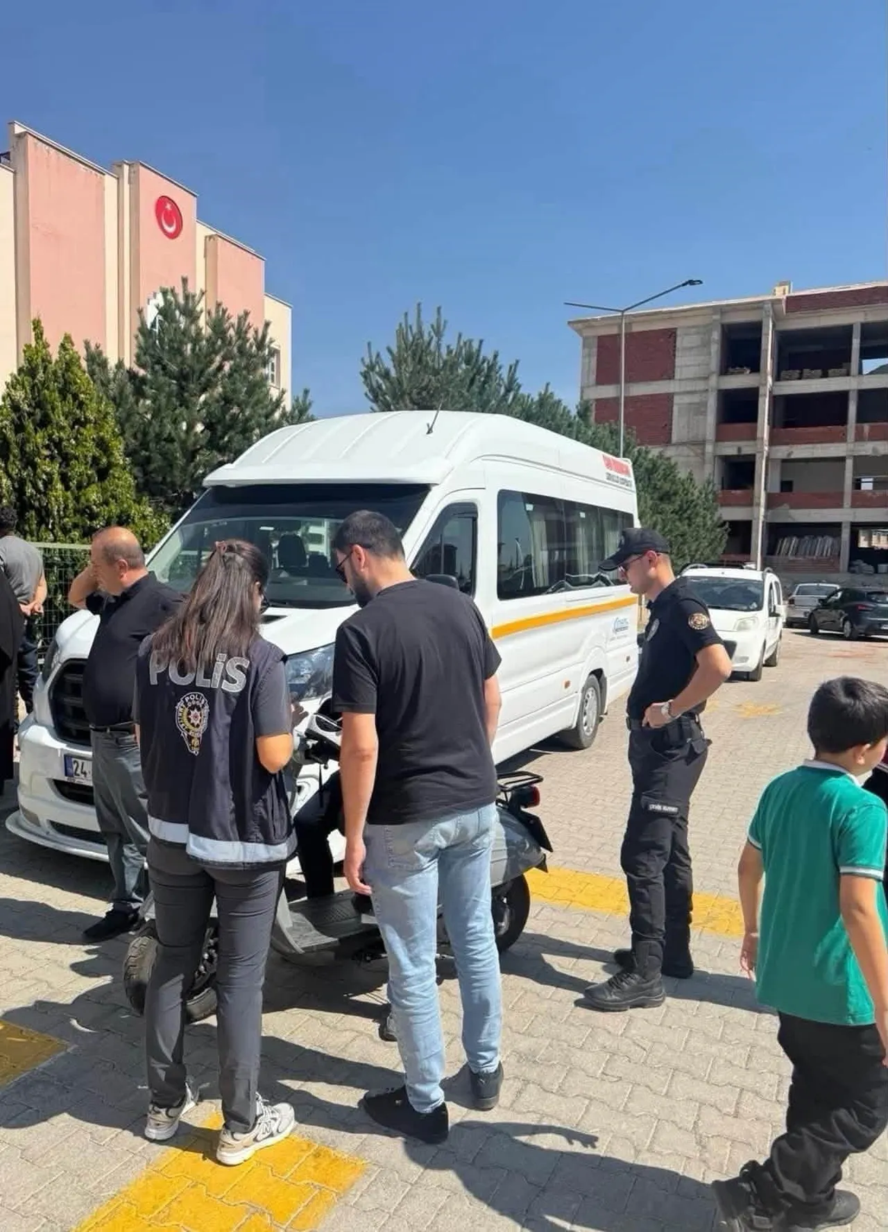 ERZİNCAN’DA OKUL ÇEVRELERİ VE SERVİS ARAÇLARI DENETLENDİ