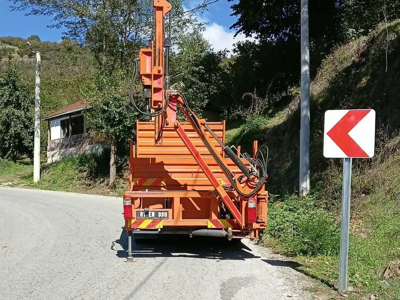 DÜZCE’NİN GÖLYAKA İLÇESİNE BAĞLI YEŞİLOVA KÖYÜ’NDE YOL VE TRAFİK GÜVENLİĞİNİN ARTIRILMASI AMACIYLA...