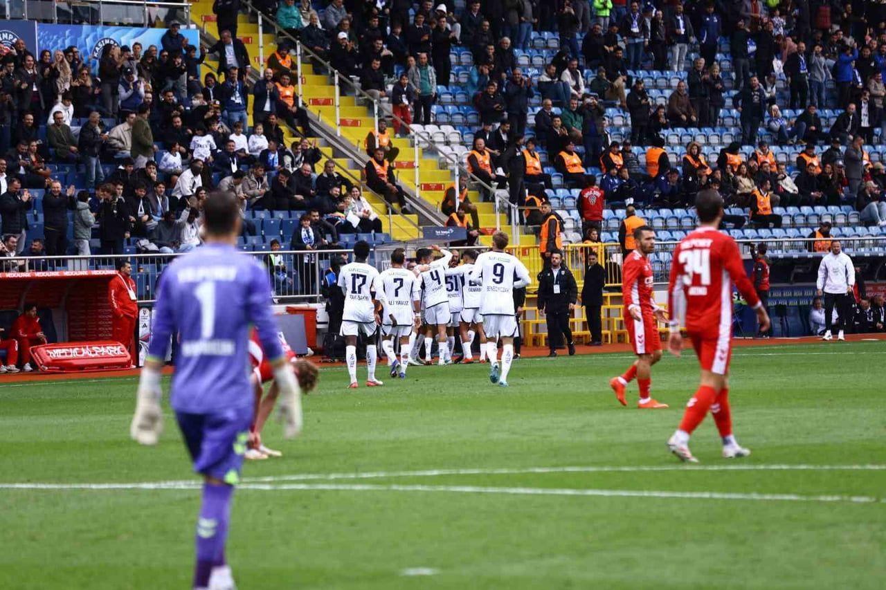TRENDYOL SÜPER LİG’İN 8. HAFTASINDA KASIMPAŞA, SAMSUNSPOR’U AĞIRLIYOR. MÜCADELENİN İLK YARISI EV...