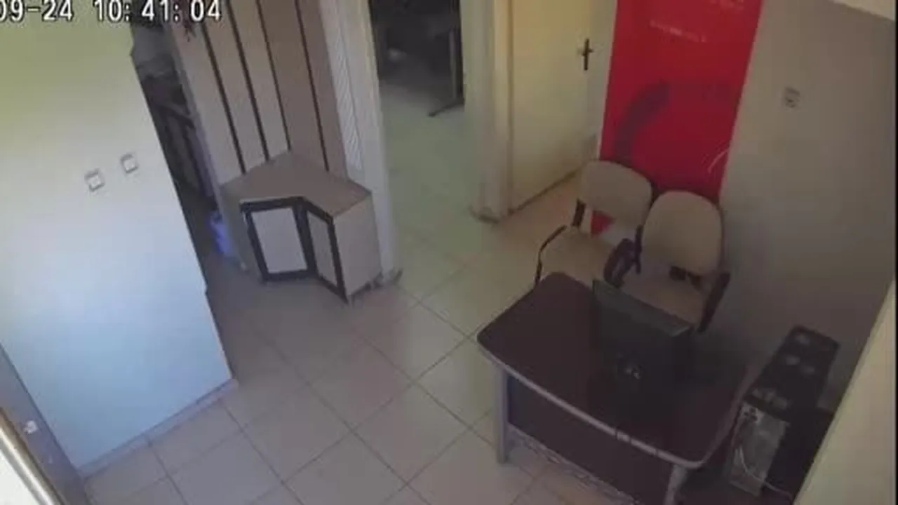 Şanlıurfa'da deprem anında yaşanan panik kamerada