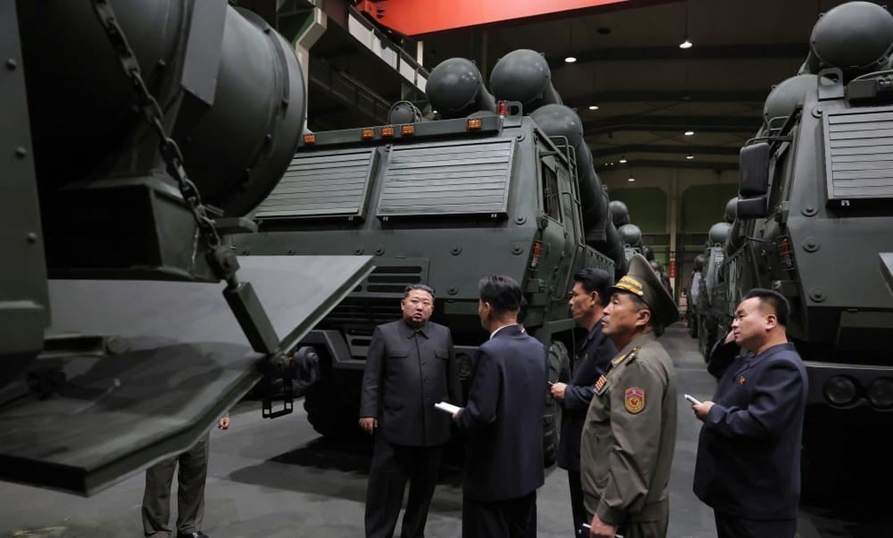 KUZEY KORE LİDERİ KİM JONG-UN TEK YÖNLÜ SALDIRI İHA’LARI, İNSANSIZ KEŞİF UÇAKLARI VE ÇOKLU...