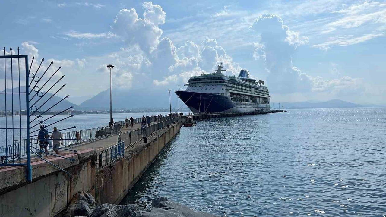 ANTALYA’NIN ALANYA İLÇESİNE MALTA BANDIRALI 264 METRE UZUNLUĞUNDAKİ MARELLA DİSCOVERY İSİMLİ...