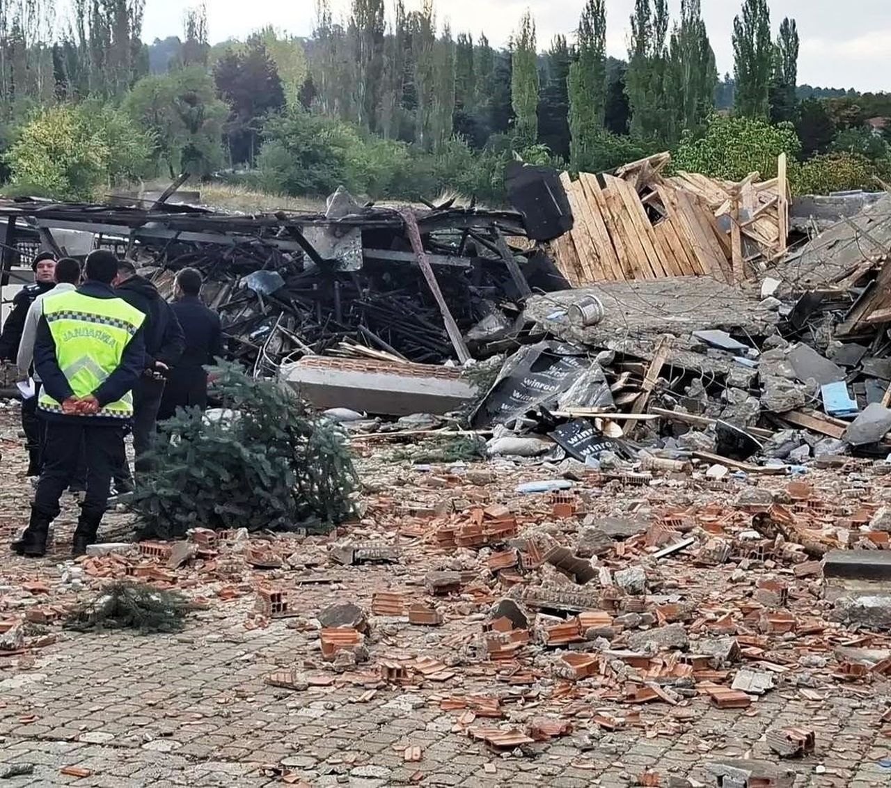 EMET’TE KAZAN DAİRESİNDE PATLAMA: BÜYÜK HASAR OLUŞTU