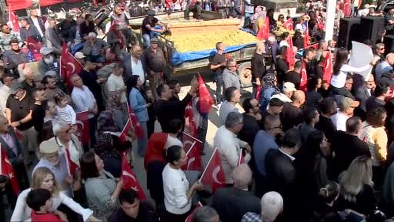 Özgür Özel'den Sarıgöl'de üzüm üreticilerine 7 maddelik çözüm önerisi