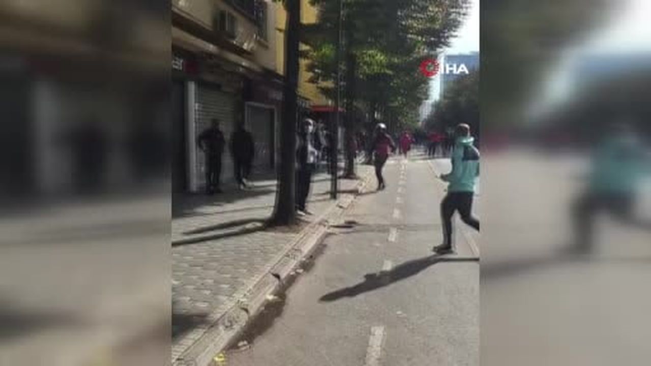 Arnavutluk’ta öğrenci protestoları üçüncü gününde şiddetlenerek devam ederken, başkent Tiran’daki...
