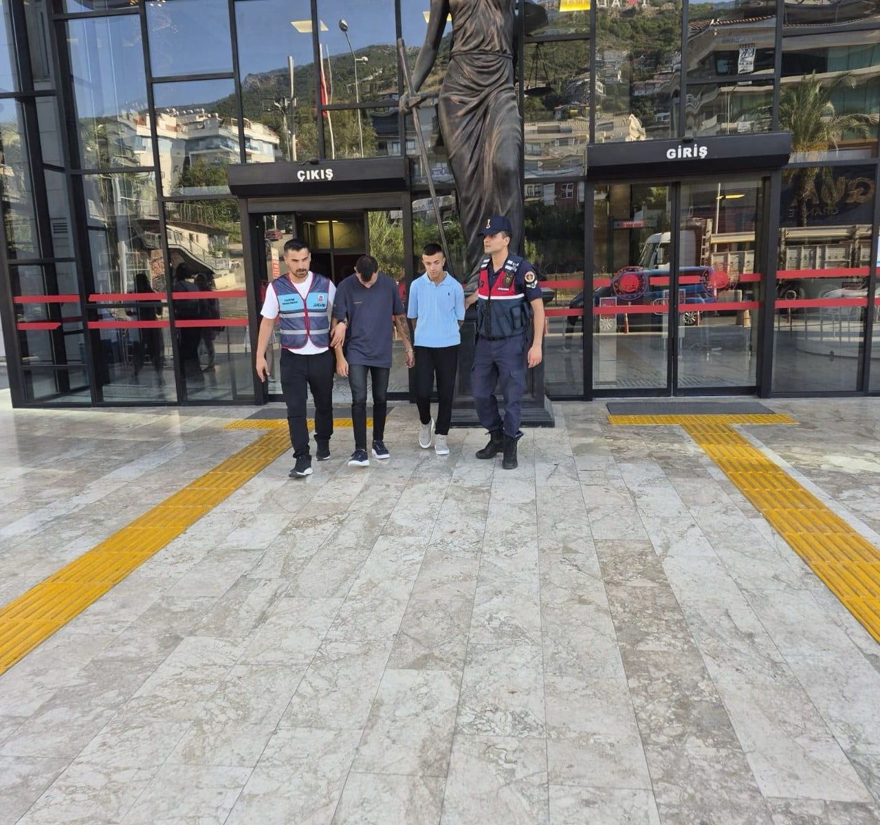 HAKİMLİKÇE HIRSIZLIK SUÇUNDAN TUTUKLANAN N.A.Y. VE T.A., ALANYA L TİPİ KAPALI CEZA İNFAZ KURUMU’NA...