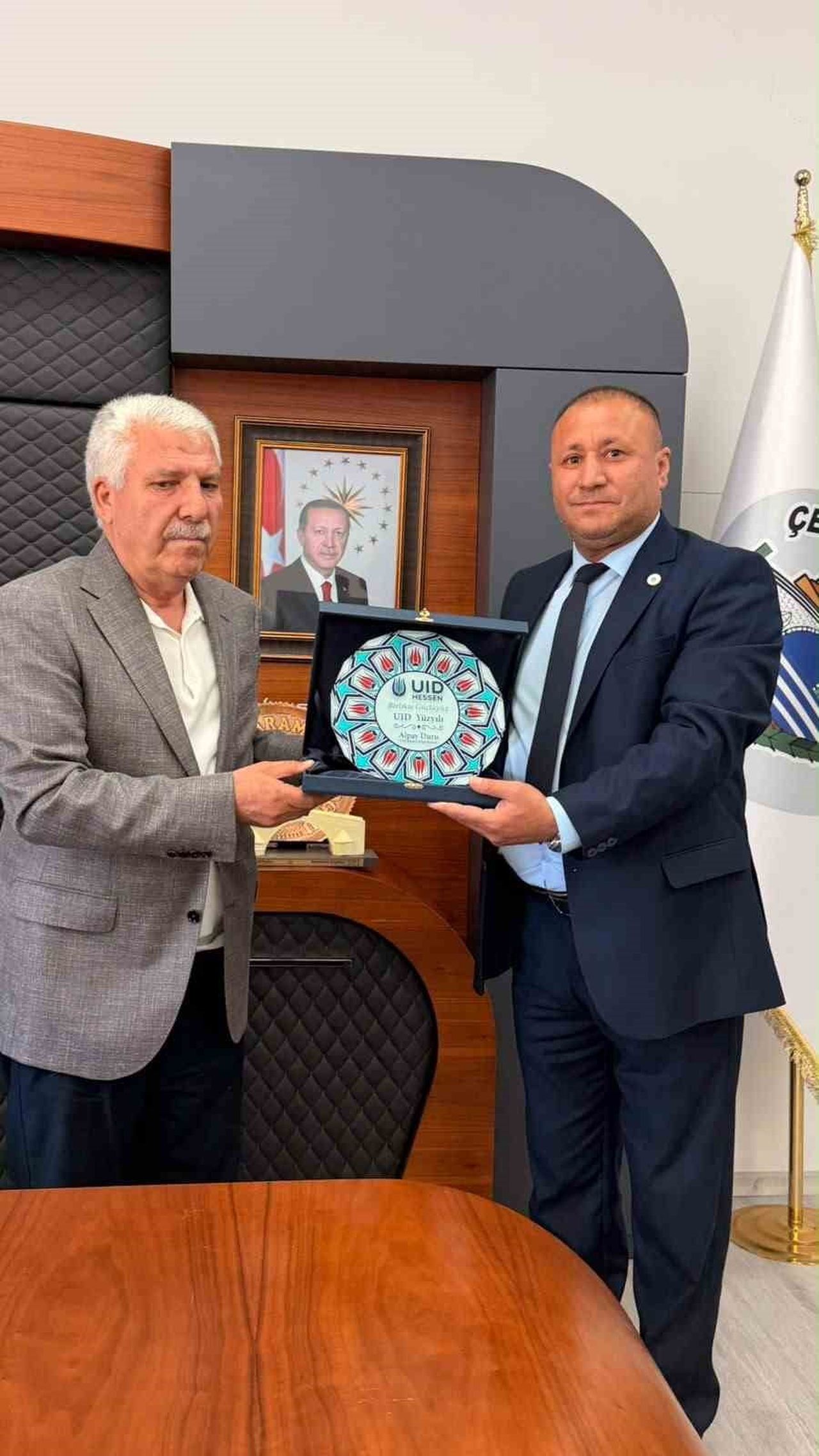 ÇERMİK BELEDİYE BAŞKANI ŞEYHMUS KARAMEHMETOĞLU'NU ZİYARET EDEREK SÜNNET TÖRENİ İÇİN BİLGİ...