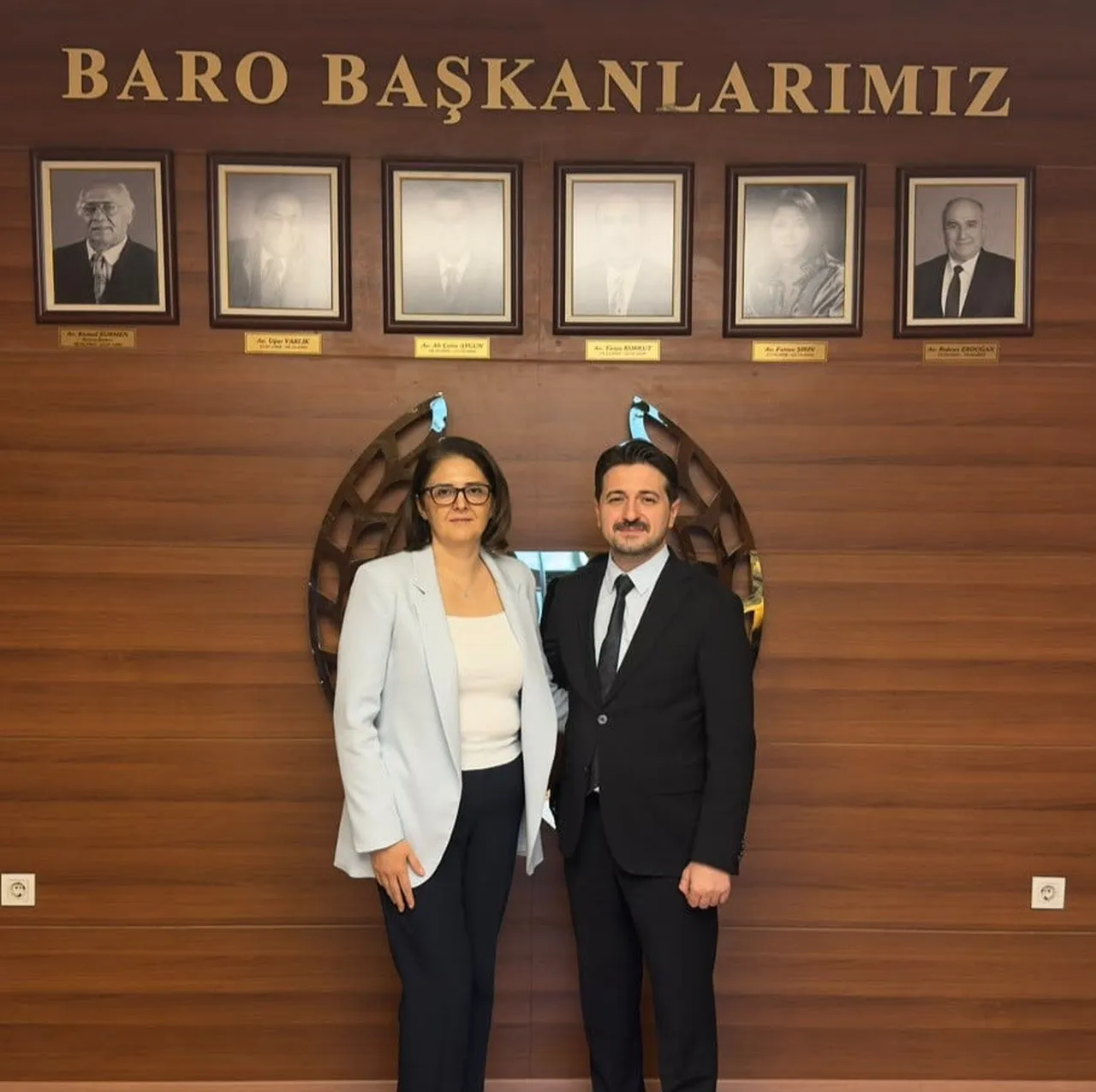 KARABÜK BAROSU BAŞKANLIĞINA SEÇİLEN AV. SİBEL ŞİRİN, GÖREVİ EMRAH KÖKLÜ'DEN DEVRALDI.