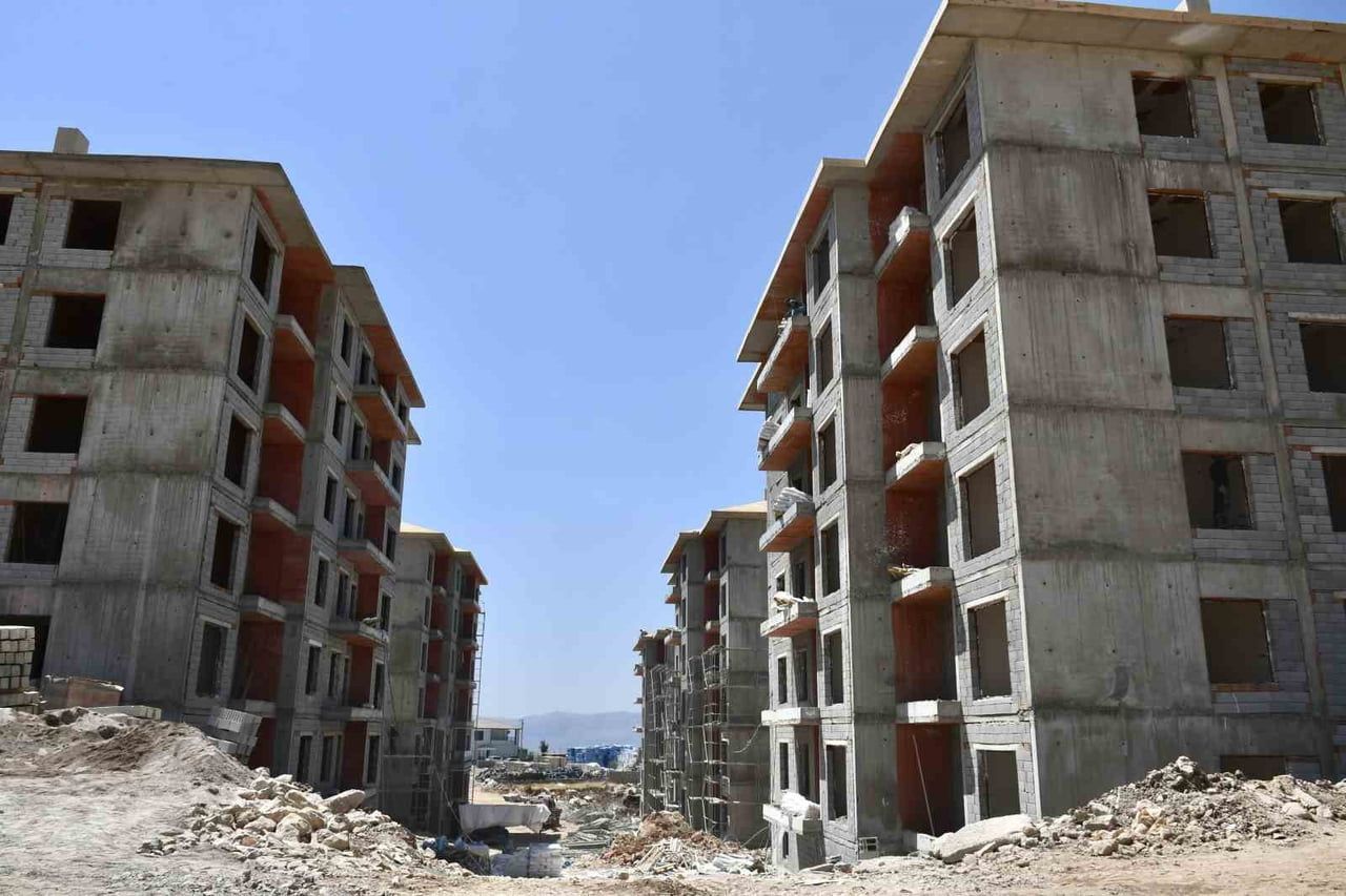 AK PARTİ ŞIRNAK MİLLETVEKİLİ ARSLAN TATAR, KENTTE YÜKSELEN BİN 520 KONUTLUK DEV SOSYAL KONUT...