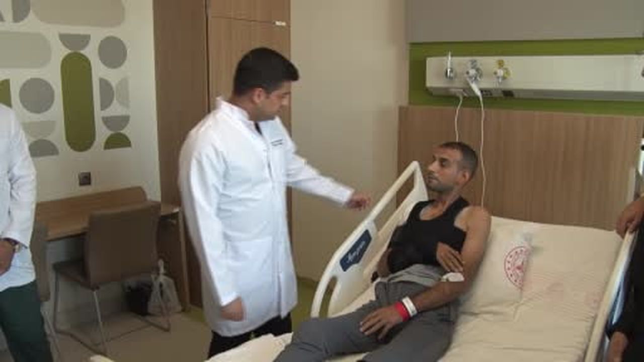 Omuzdaki kıkırdak hasarı dizden alınan sağlıklı kıkırdak ve kemik dokusuyla onarıldı
