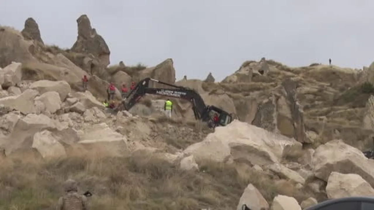 Kapadokya'da peribacası çöktü, arama kurtarma çalışmaları sürüyor