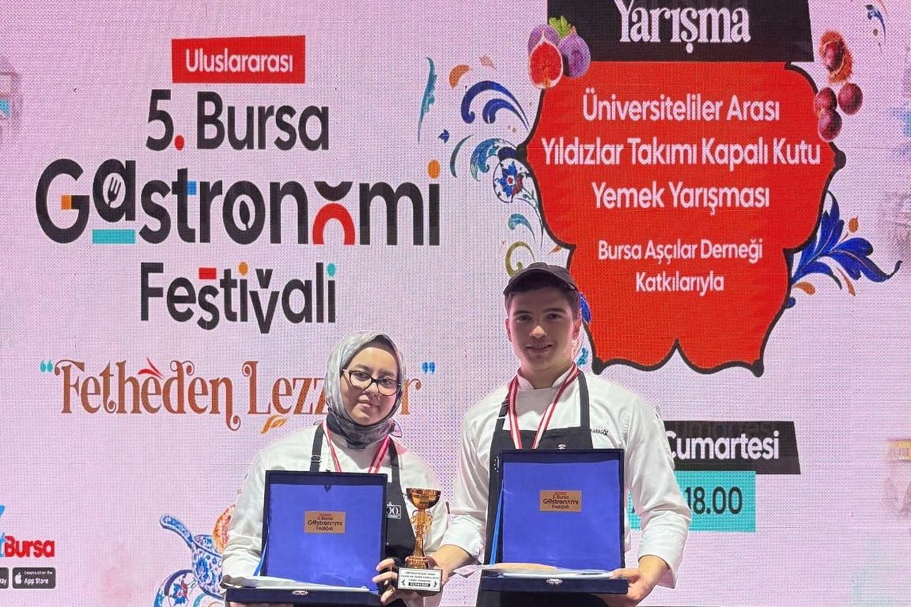 BŞEÜ ÖĞRENCİLERİ GASTRONOMİ FESTİVALİNDE TÜRKİYE ÜÇÜNCÜSÜ OLDU