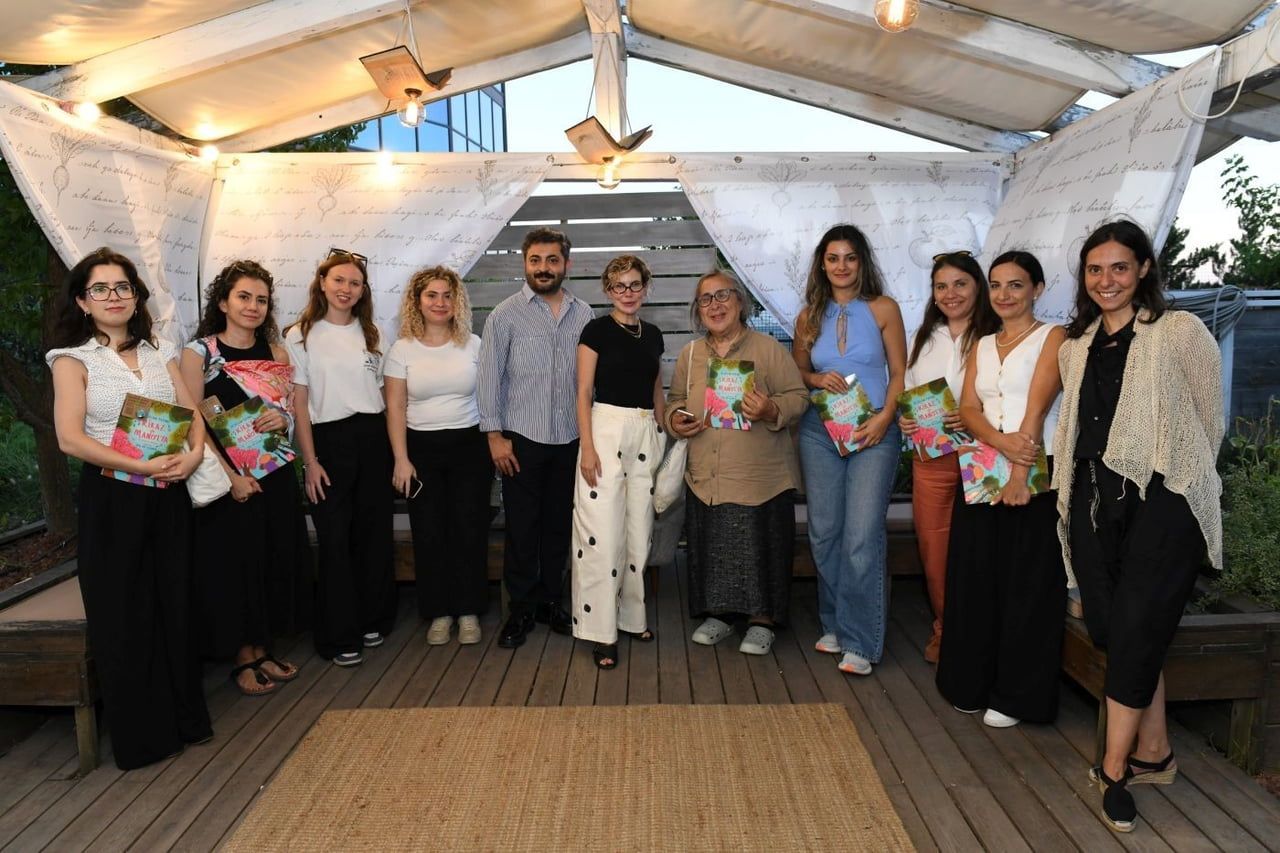 ETKİNLİKTE BOOK LOVE KİTAP KULÜBÜ KATILIMCILARI, AYŞECAN TATARİ’NİN MODERATÖRLÜĞÜNDE SEÇİLEN KİTAP...