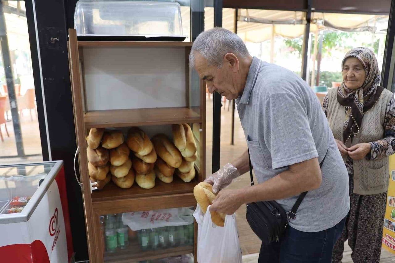 EFELER BELEDİYESİ’NİN SOSYAL BELEDİYECİLİK ÇALIŞMALARI KAPSAMINDA HAYATA GEÇİRİLEN EFE EKMEK, 200...